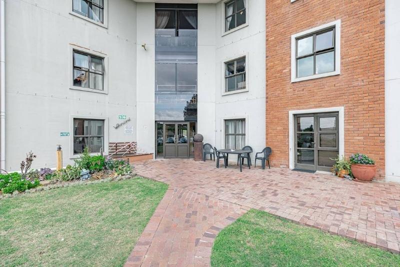 1 Bedroom Property for Sale in Bellair Western Cape